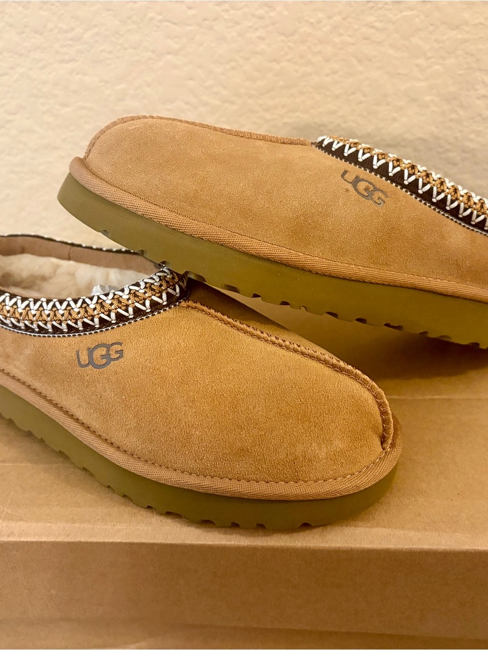 UGG women’s  Tasman Slipper in Chestnut Suede